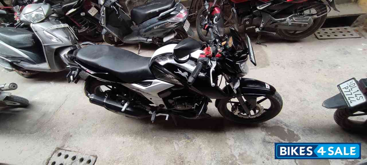 Black TVS Apache RTR 160 4V