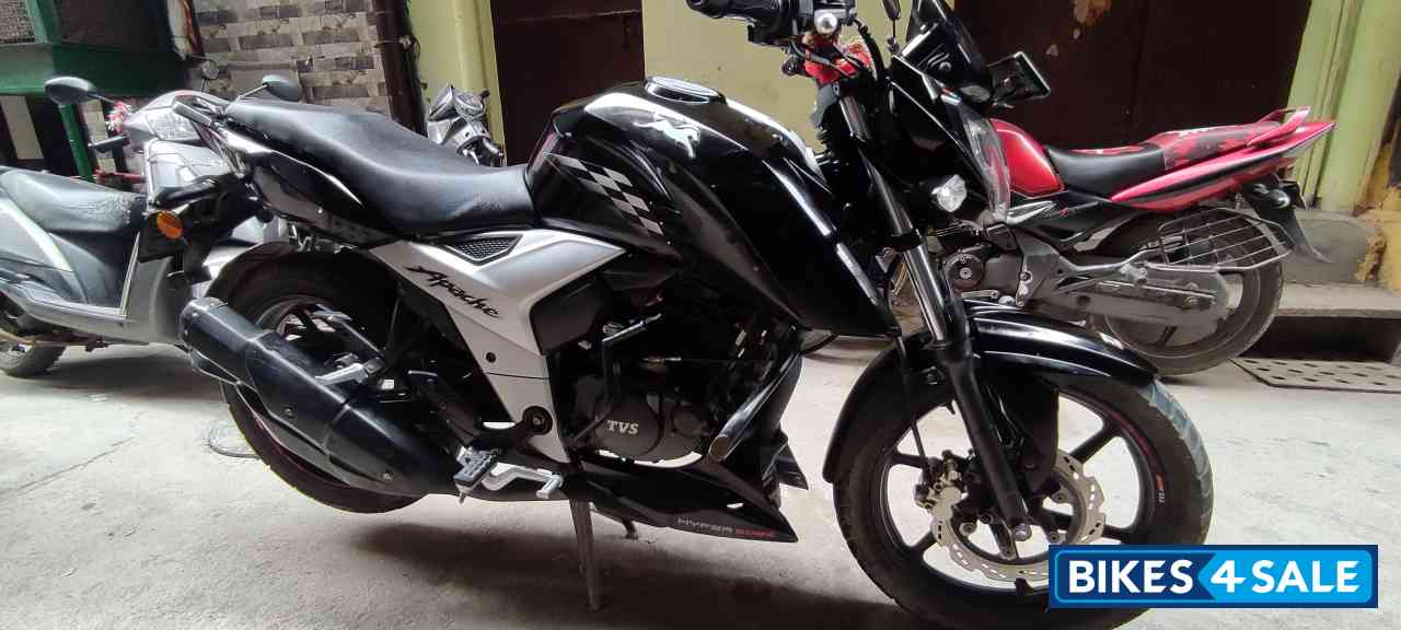 Black TVS Apache RTR 160 4V