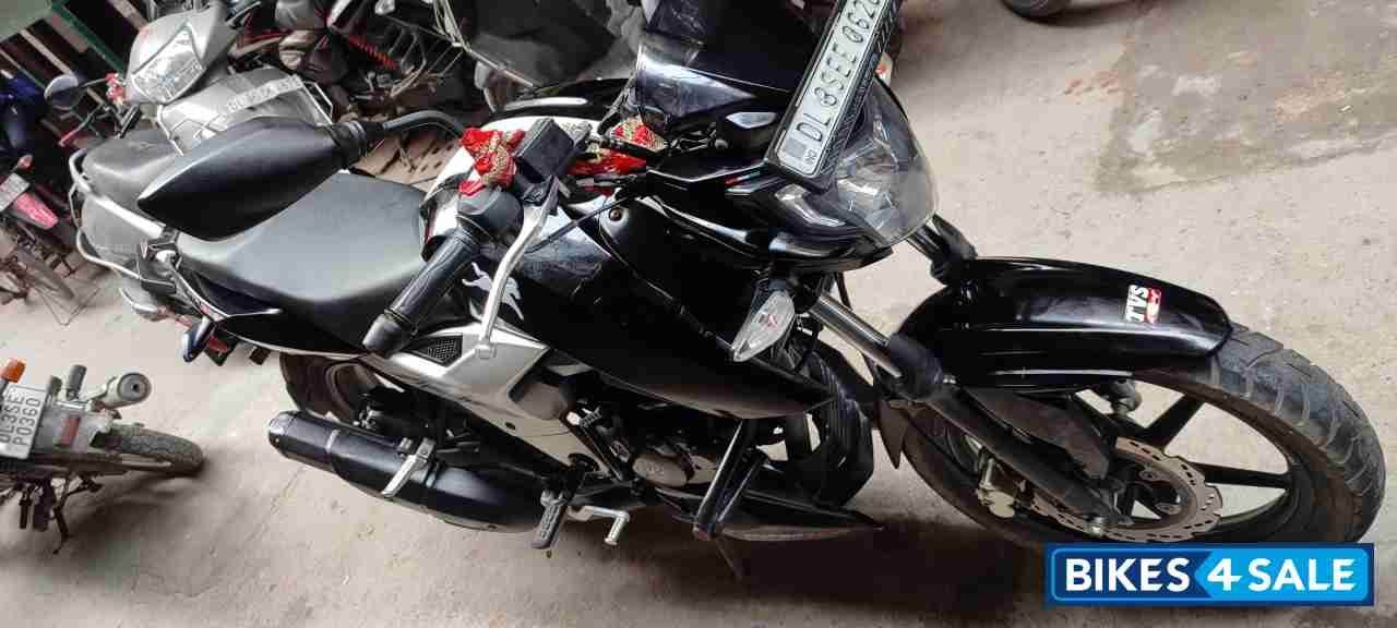 Black TVS Apache RTR 160 4V