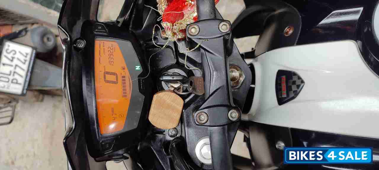Black TVS Apache RTR 160 4V