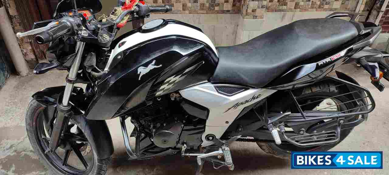 Black TVS Apache RTR 160 4V