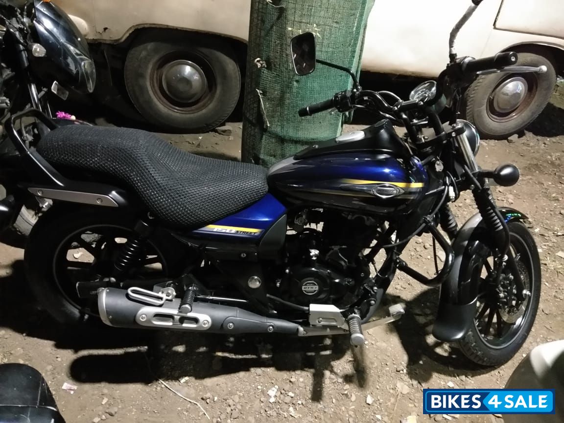 Blue Bajaj Avenger Street 150