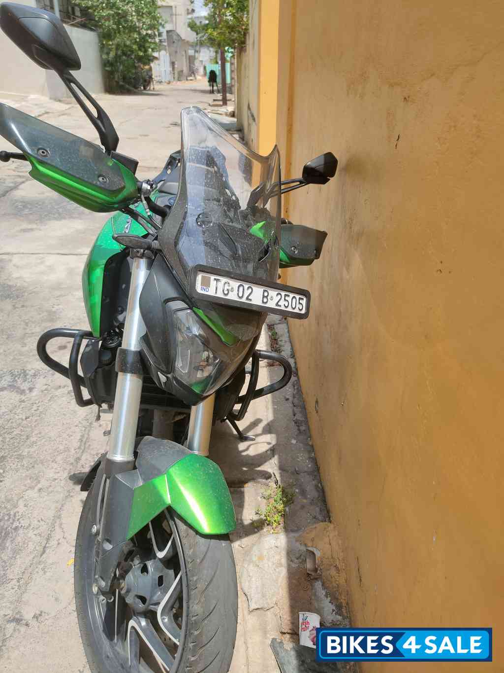 Savannagreen Bajaj Dominar 400 ABS BS6 Savannagreen Bajaj Dominar 400 ABS BS6