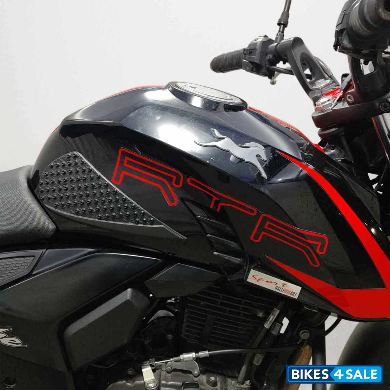 TVS Apache RTR 200 4V