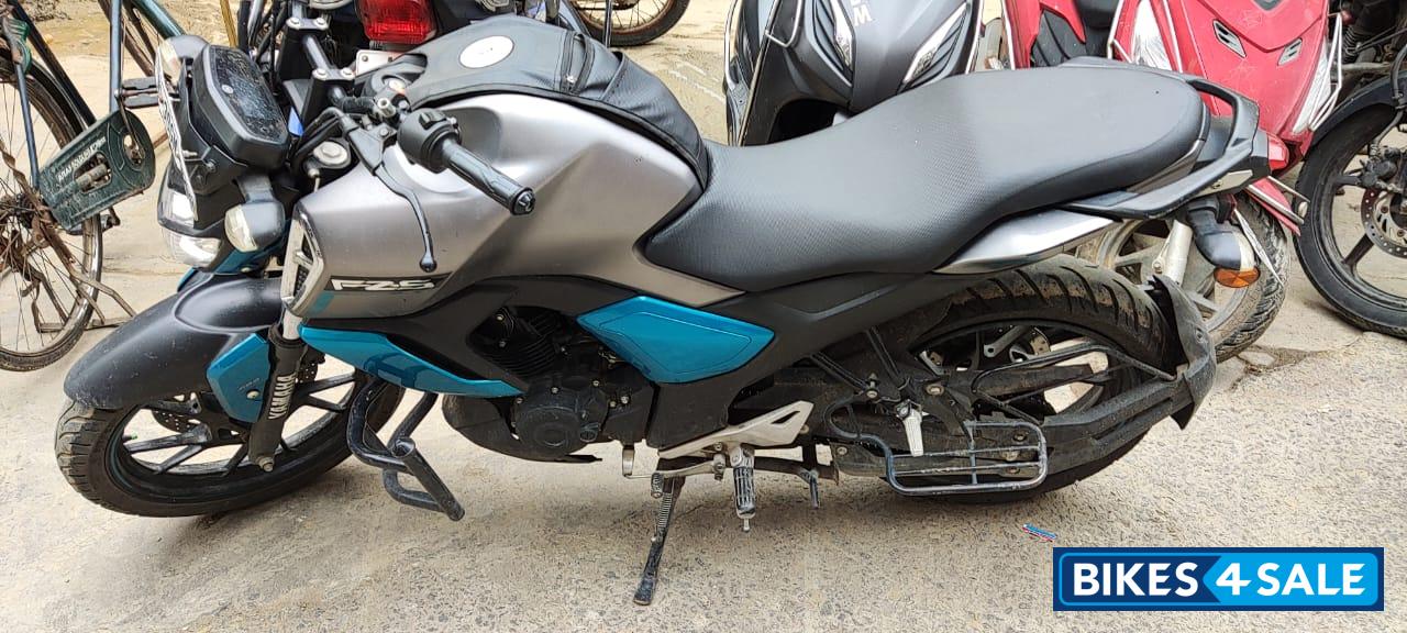 Metalic Silver Yamaha FZ FI V3 BS6