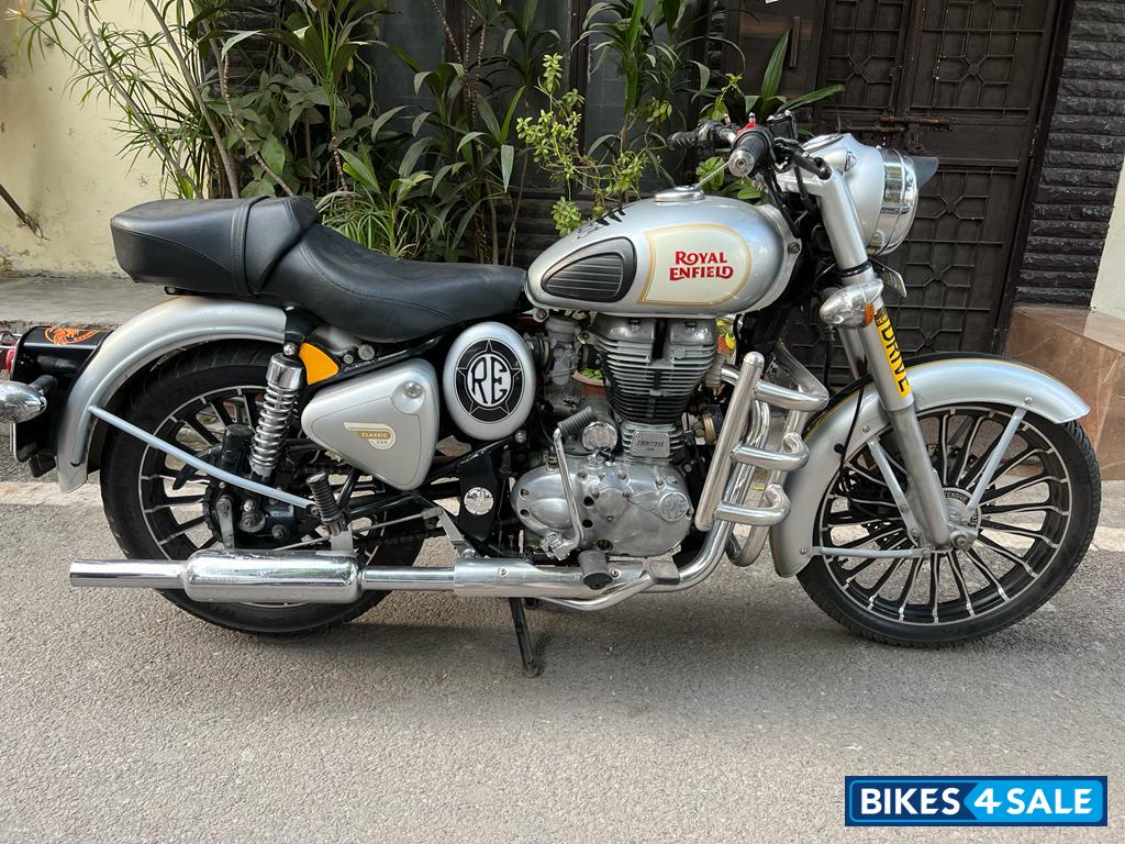 Silver Royal Enfield Classic 350 Silver Royal Enfield Classic 350