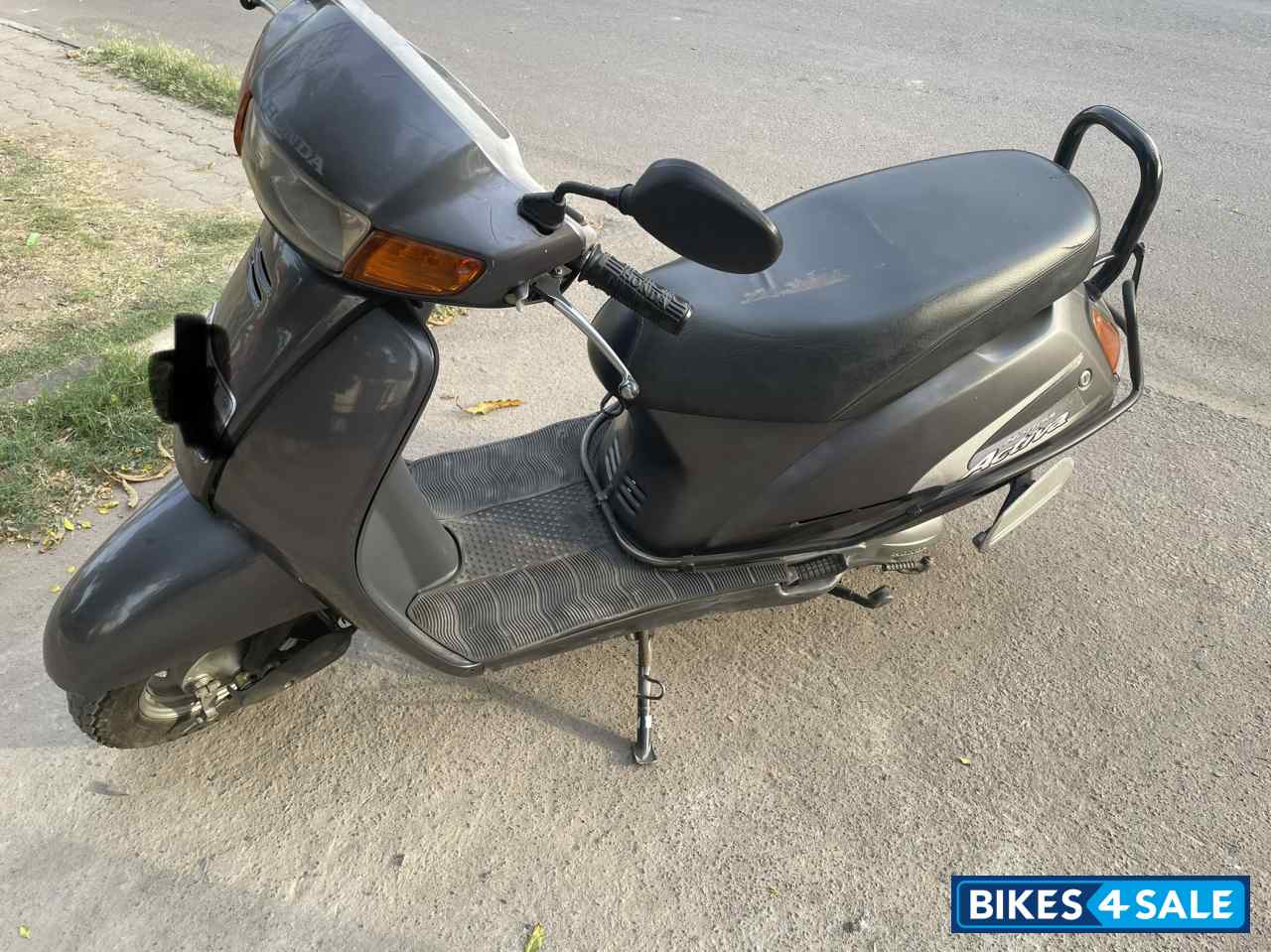 Grey Honda Activa