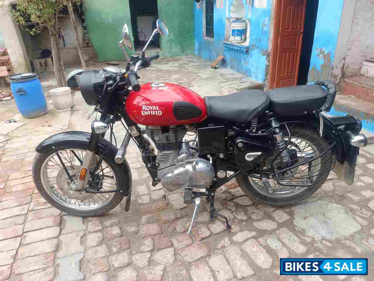 Red And Black Royal Enfield Classic 350 Redditch Red Red And Black Royal Enfield Classic 350 Redditch Red