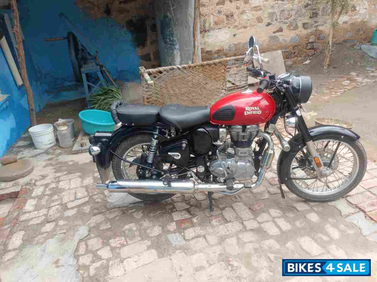 Red And Black Royal Enfield Classic 350 Redditch Red Red And Black Royal Enfield Classic 350 Redditch Red