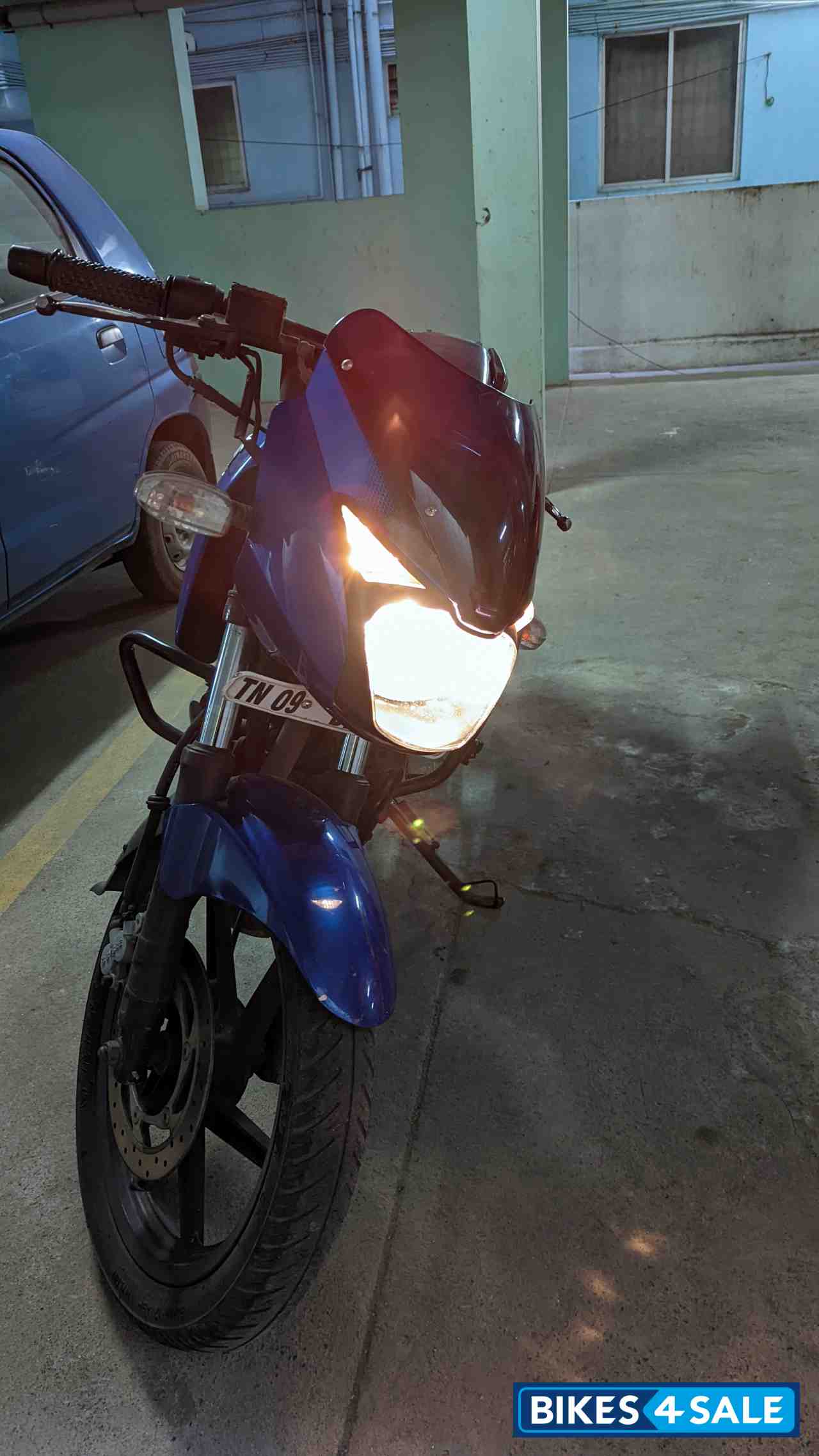 Blue Bajaj Pulsar 180