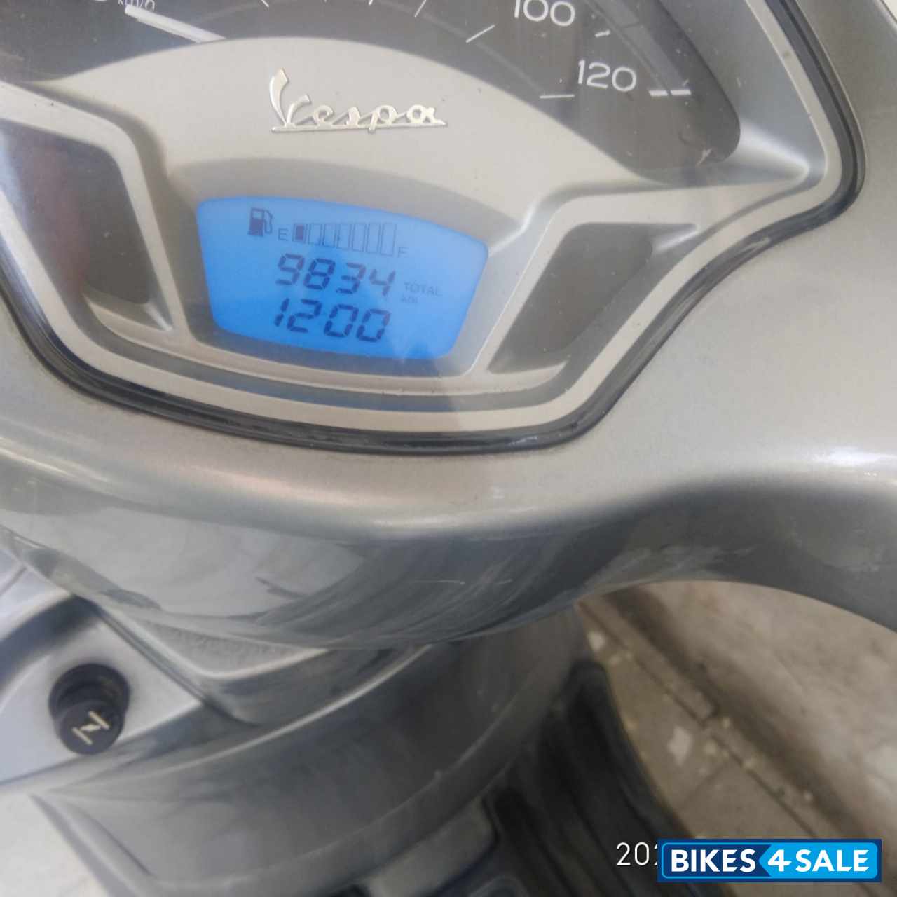 Silver Vespa VXL 125