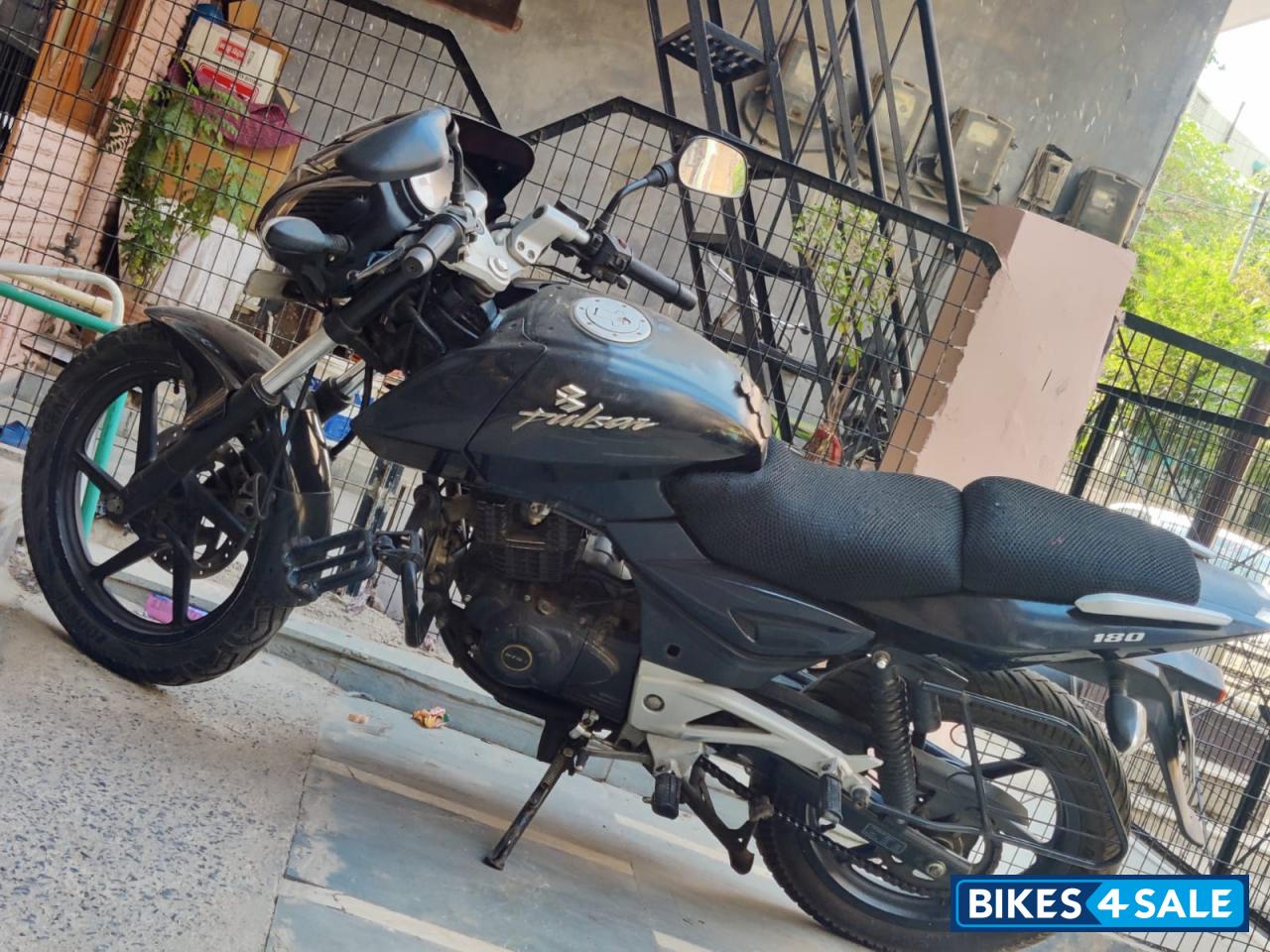 Black Bajaj Pulsar 180 DTSi