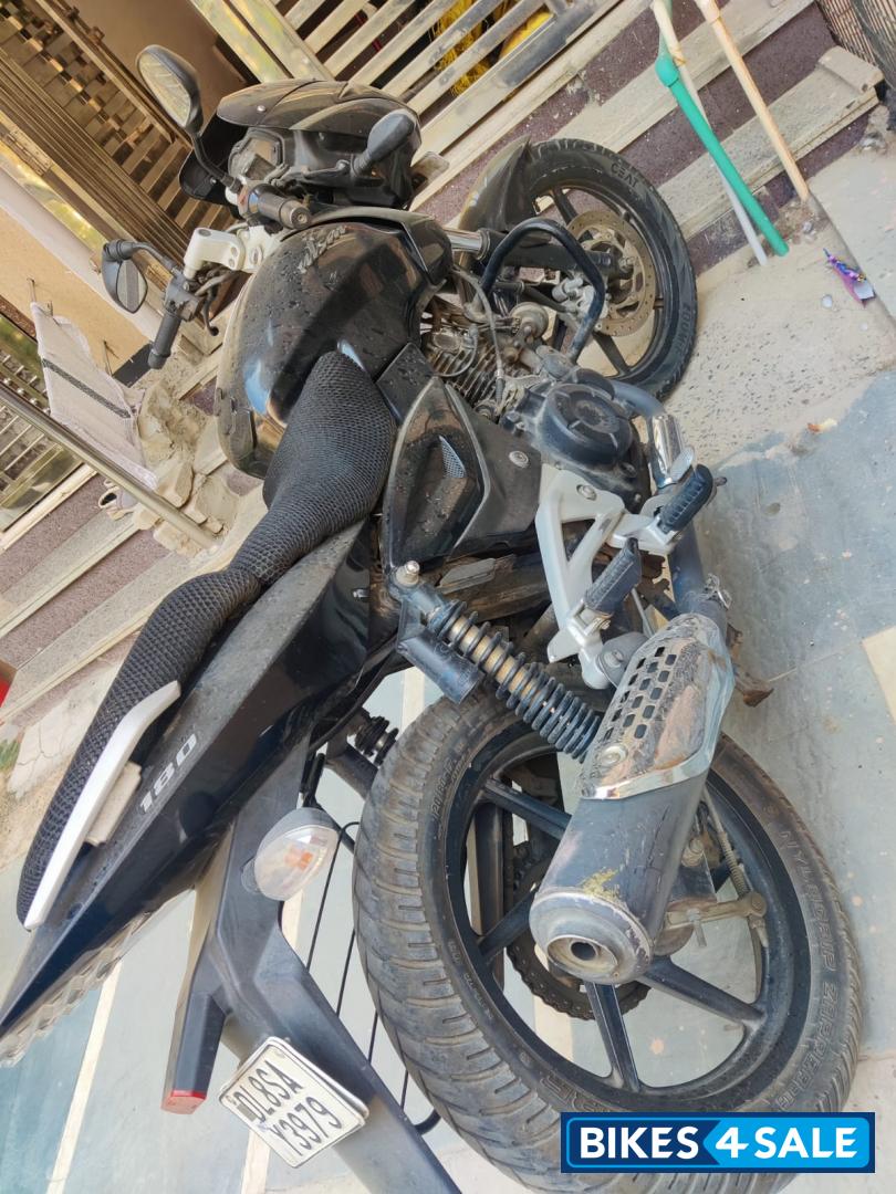 Black Bajaj Pulsar 180 DTSi