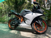 White KTM RC 390