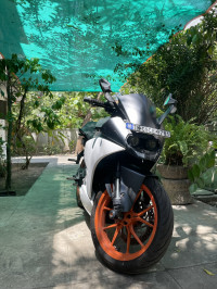 White KTM RC 390