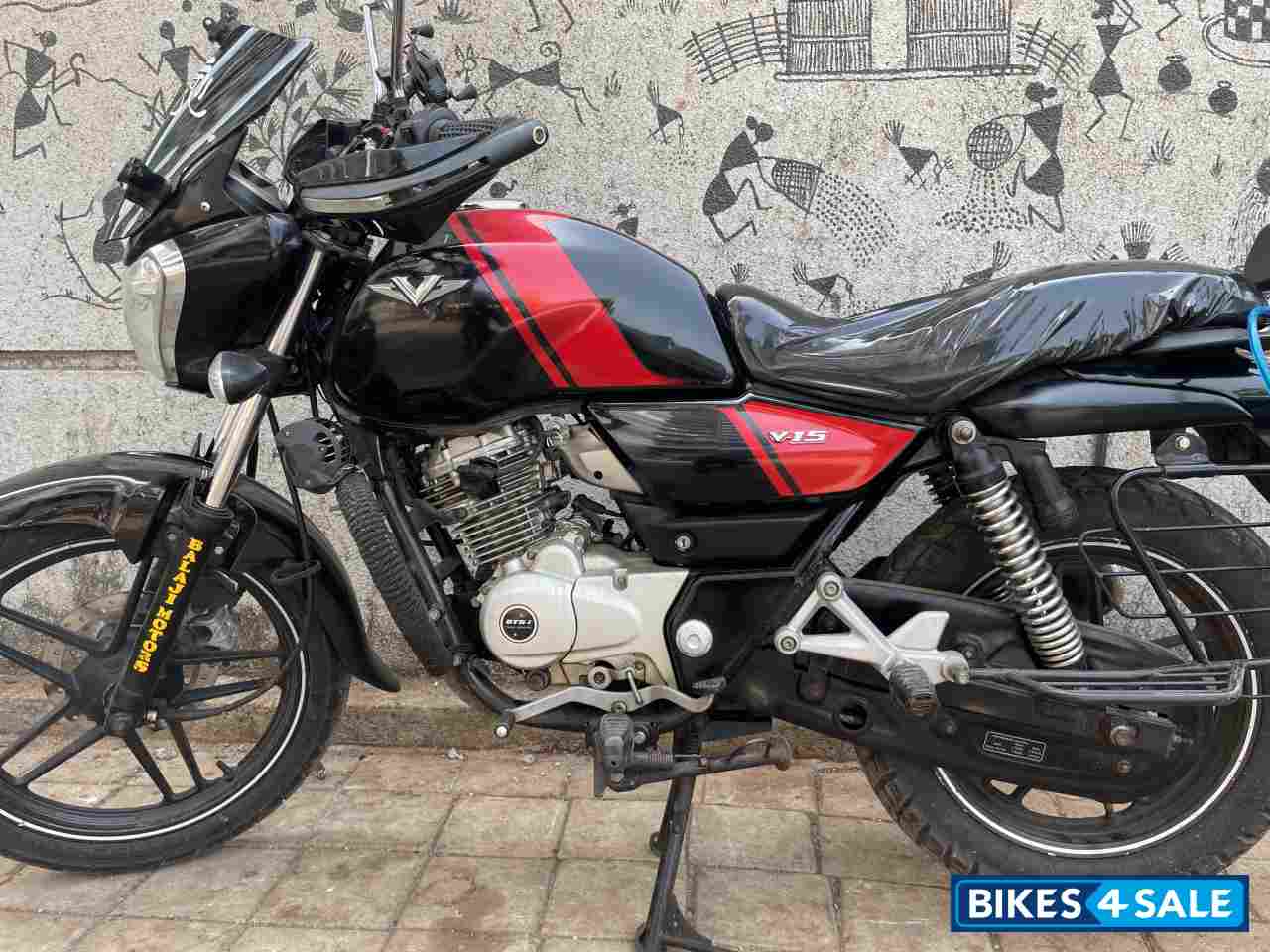 Bajaj V15