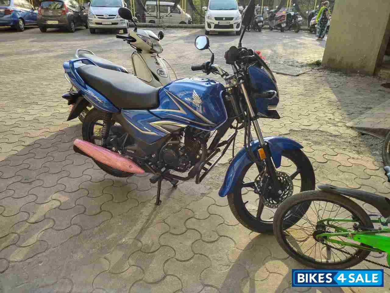 Athletic Blue Metallic Honda Shine BS6