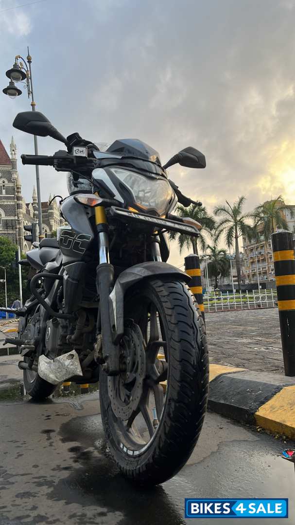 Pearl White And Black Bajaj Pulsar NS 200 BS6 Pearl White And Black Bajaj Pulsar NS 200 BS6