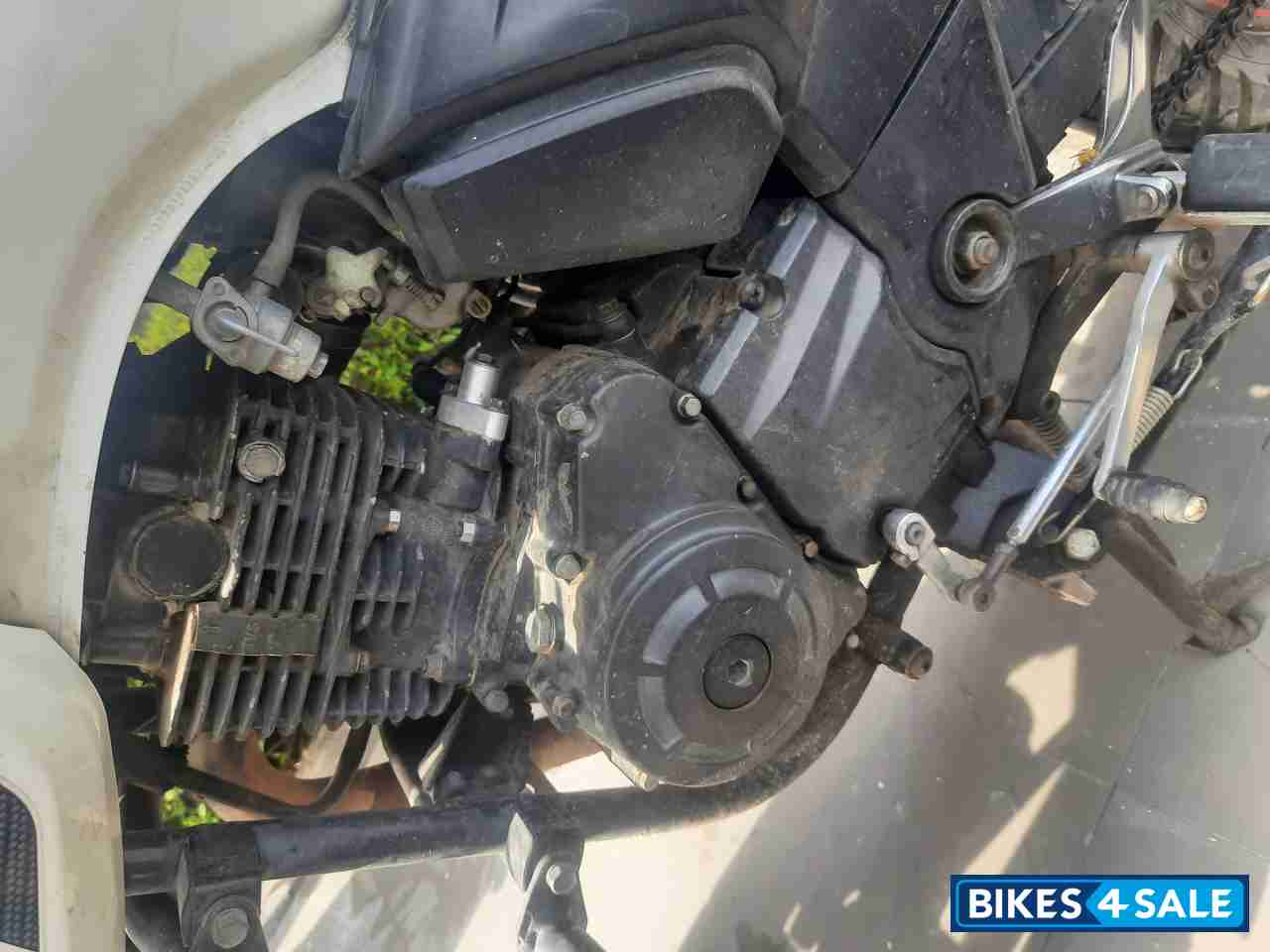 White Pearl TVS Apache RTR 160