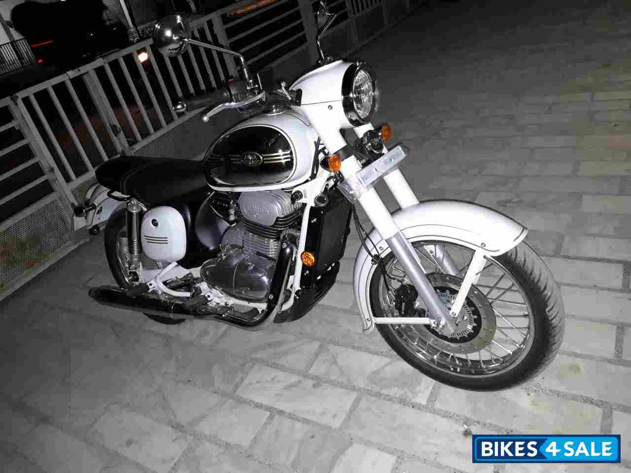 White Jawa Jawa BS6
