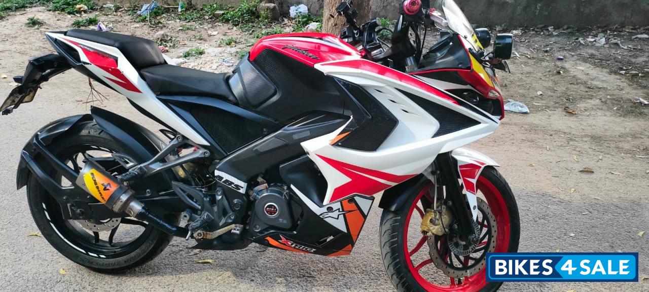 Bajaj Pulsar RS 200 ABS