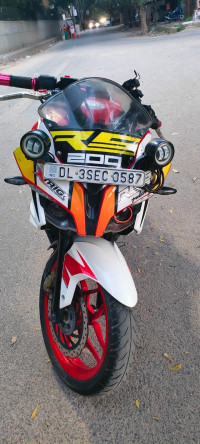 Bajaj Pulsar RS 200 ABS