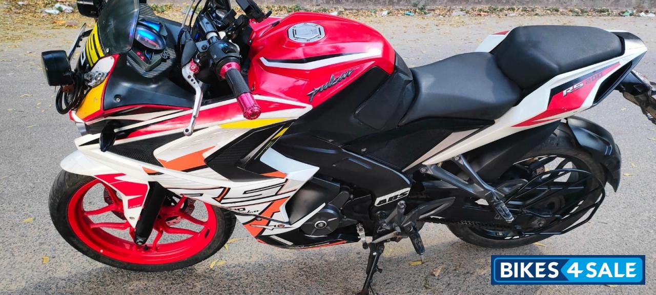 Bajaj Pulsar RS 200 ABS