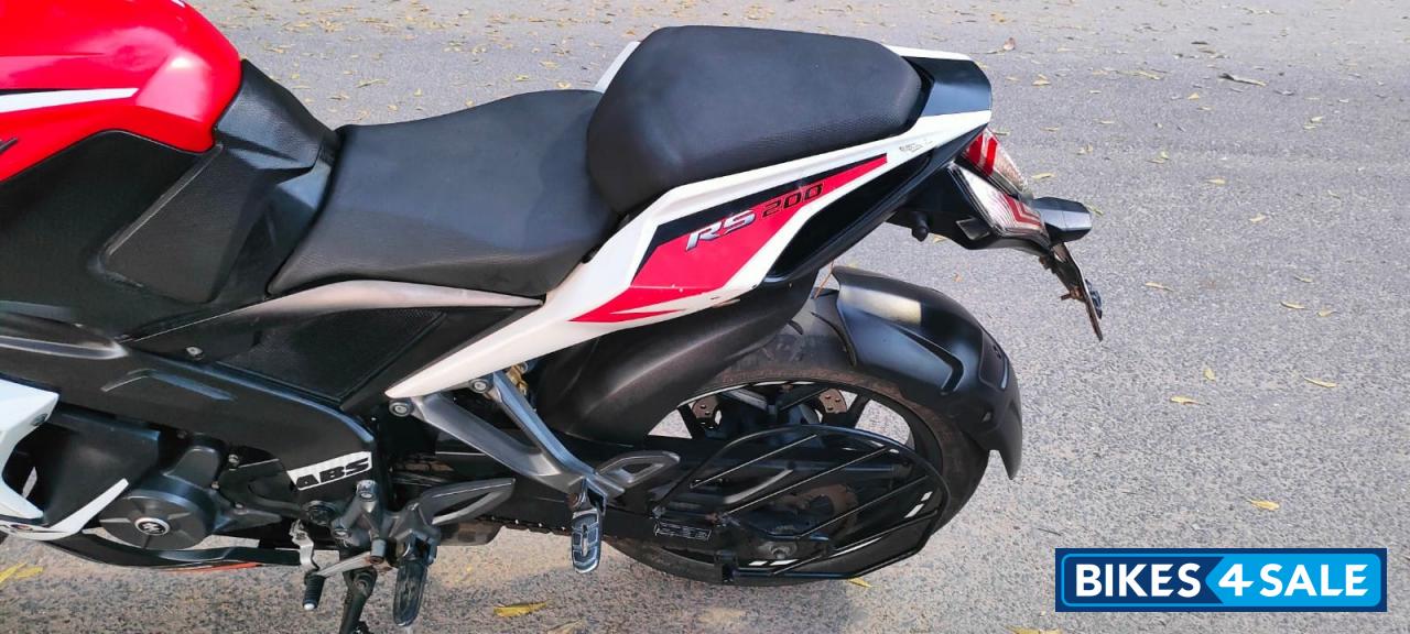 Bajaj Pulsar RS 200 ABS