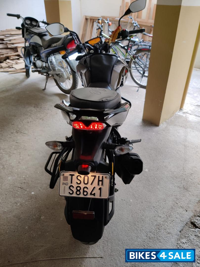 Black TVS Apache RTR 160 4V