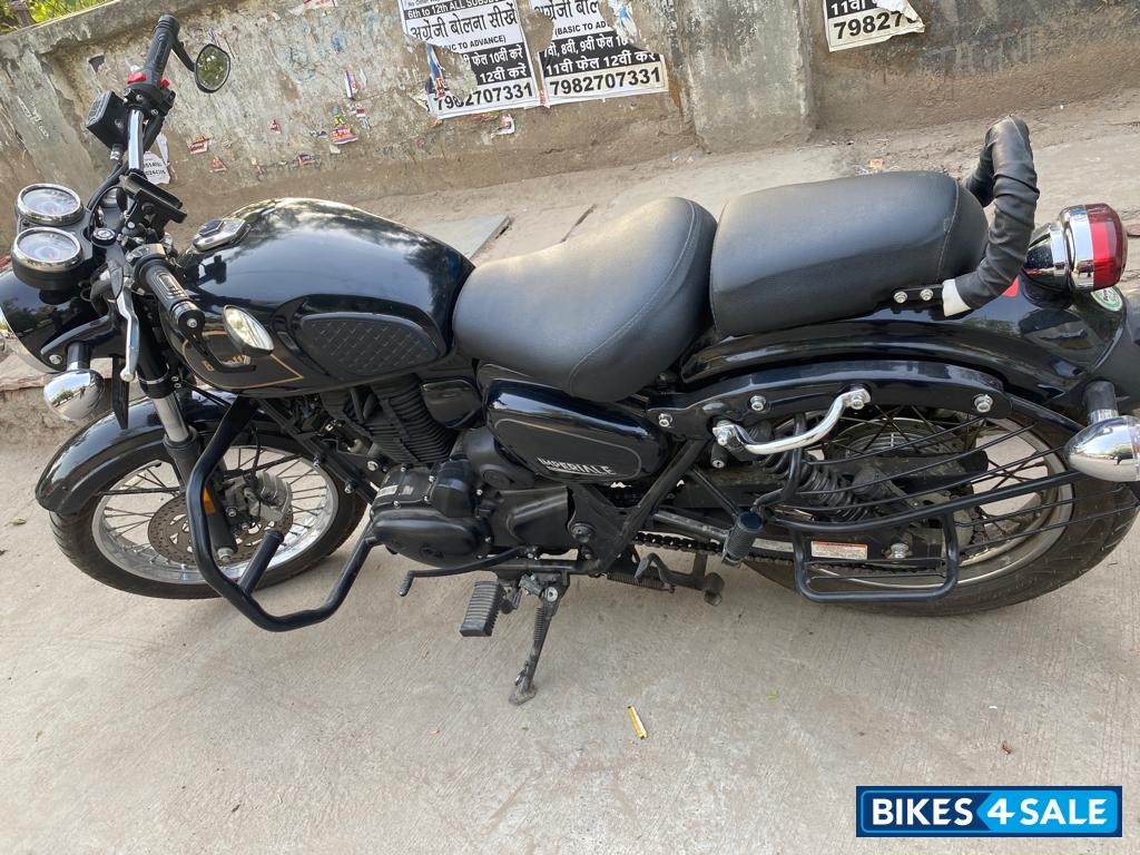 Black Benelli Imperiale 400 BS6