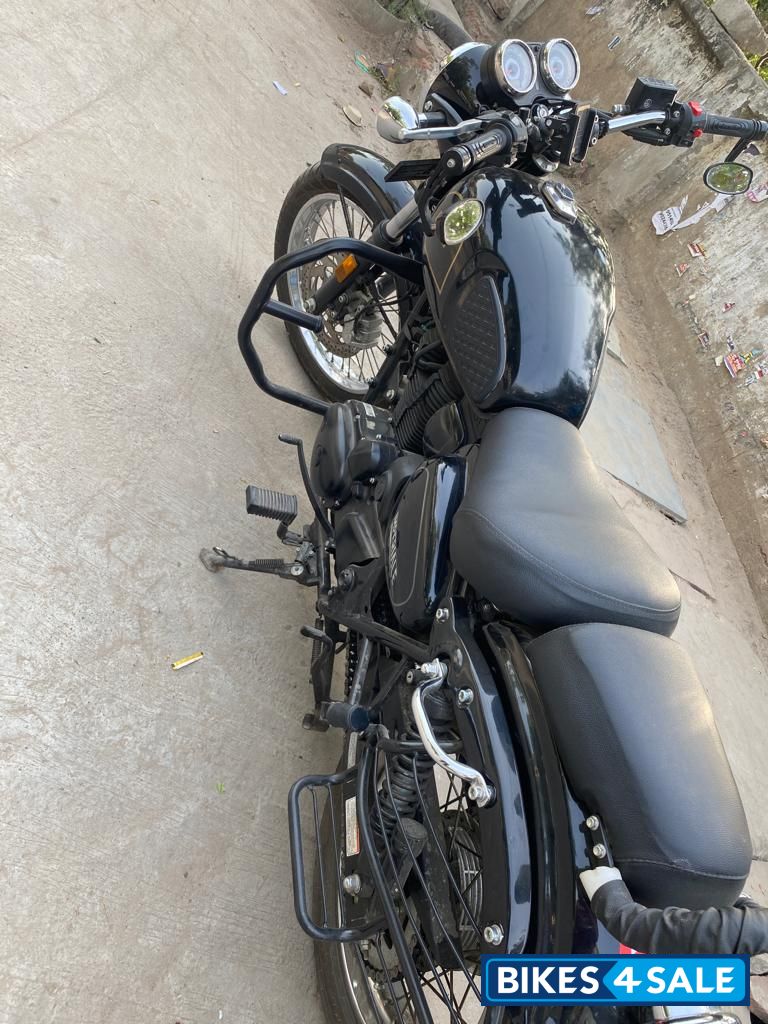 Black Benelli Imperiale 400 BS6