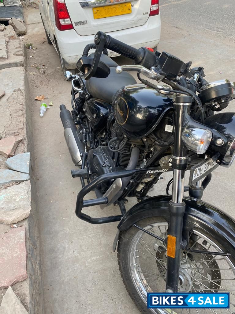 Black Benelli Imperiale 400 BS6