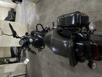 Black Bajaj Avenger 180 DTS-i