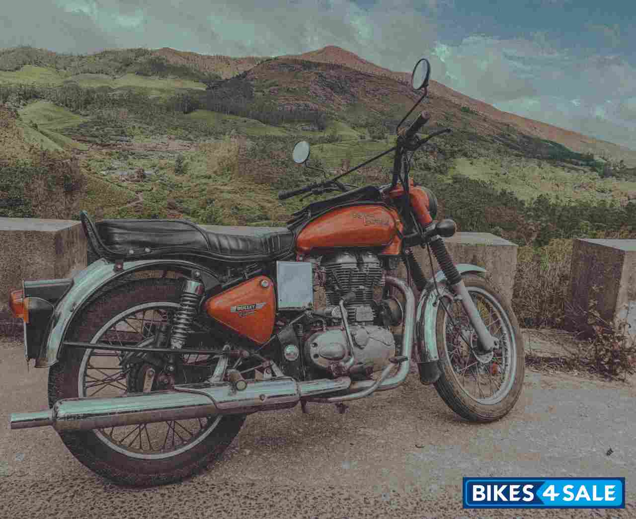 Red Royal Enfield Bullet Electra Twinspark