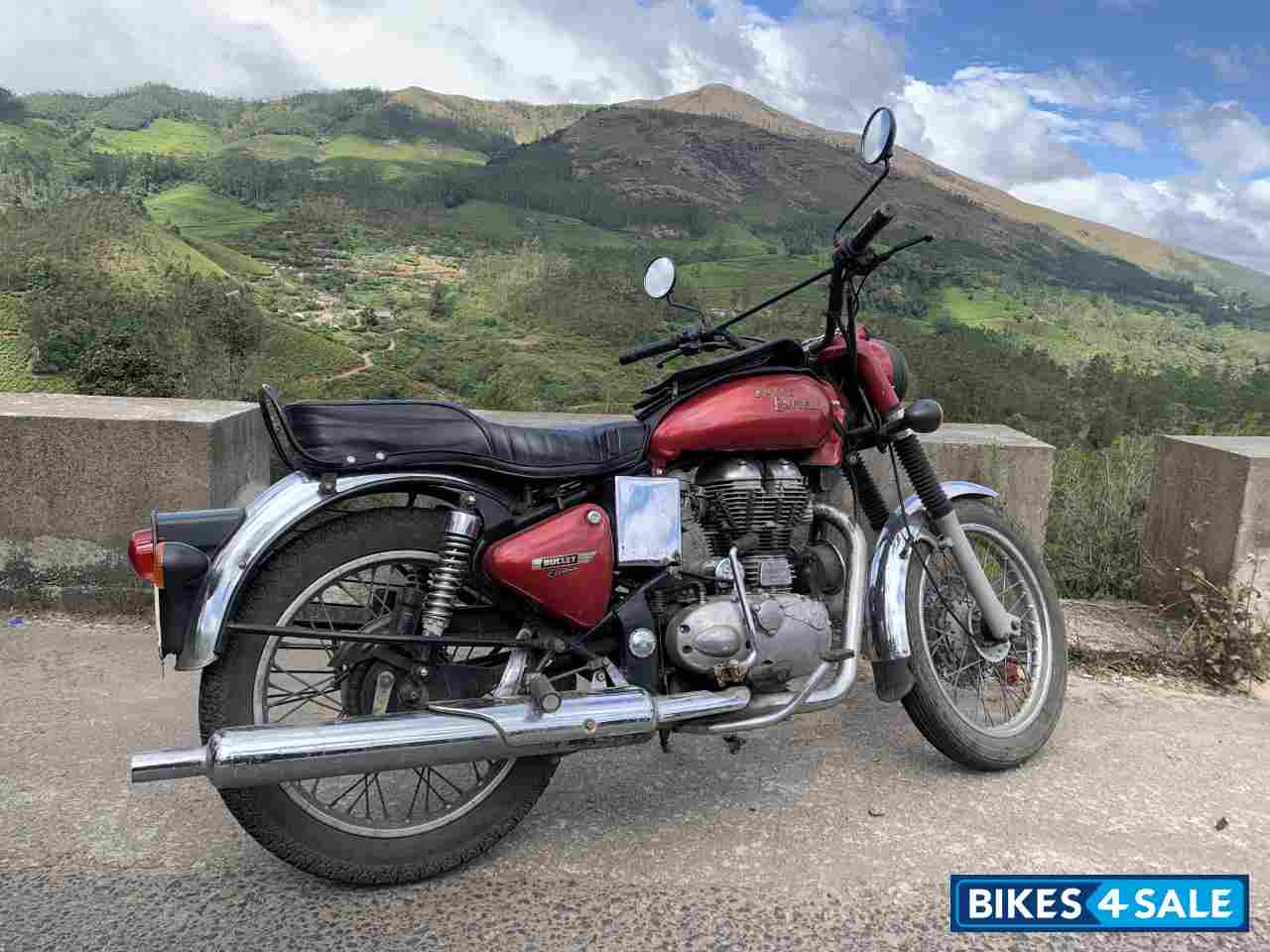Red Royal Enfield Bullet Electra Twinspark