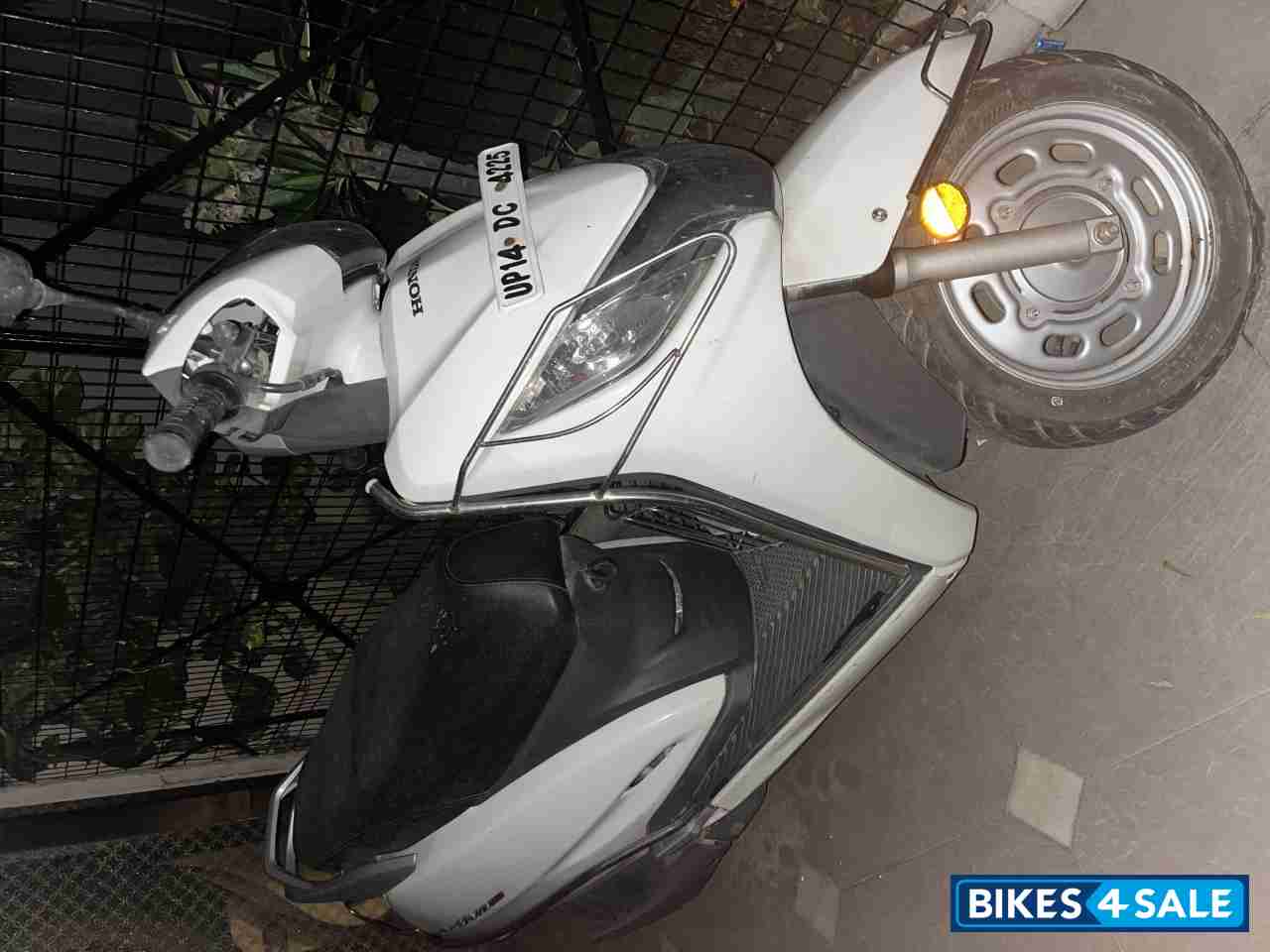 White Honda Activa 125