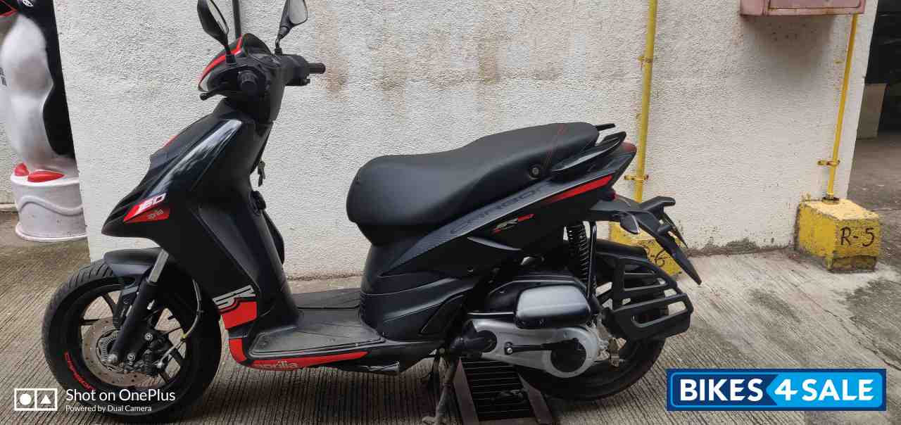 Aprilia SR 160 Carbon ABS