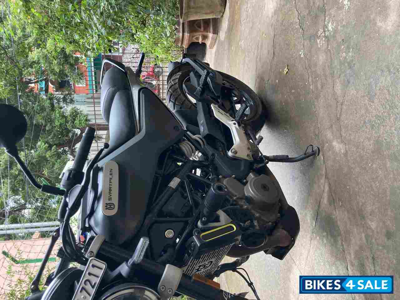 Grey Husqvarna Svartpilen Svartpilen 2021