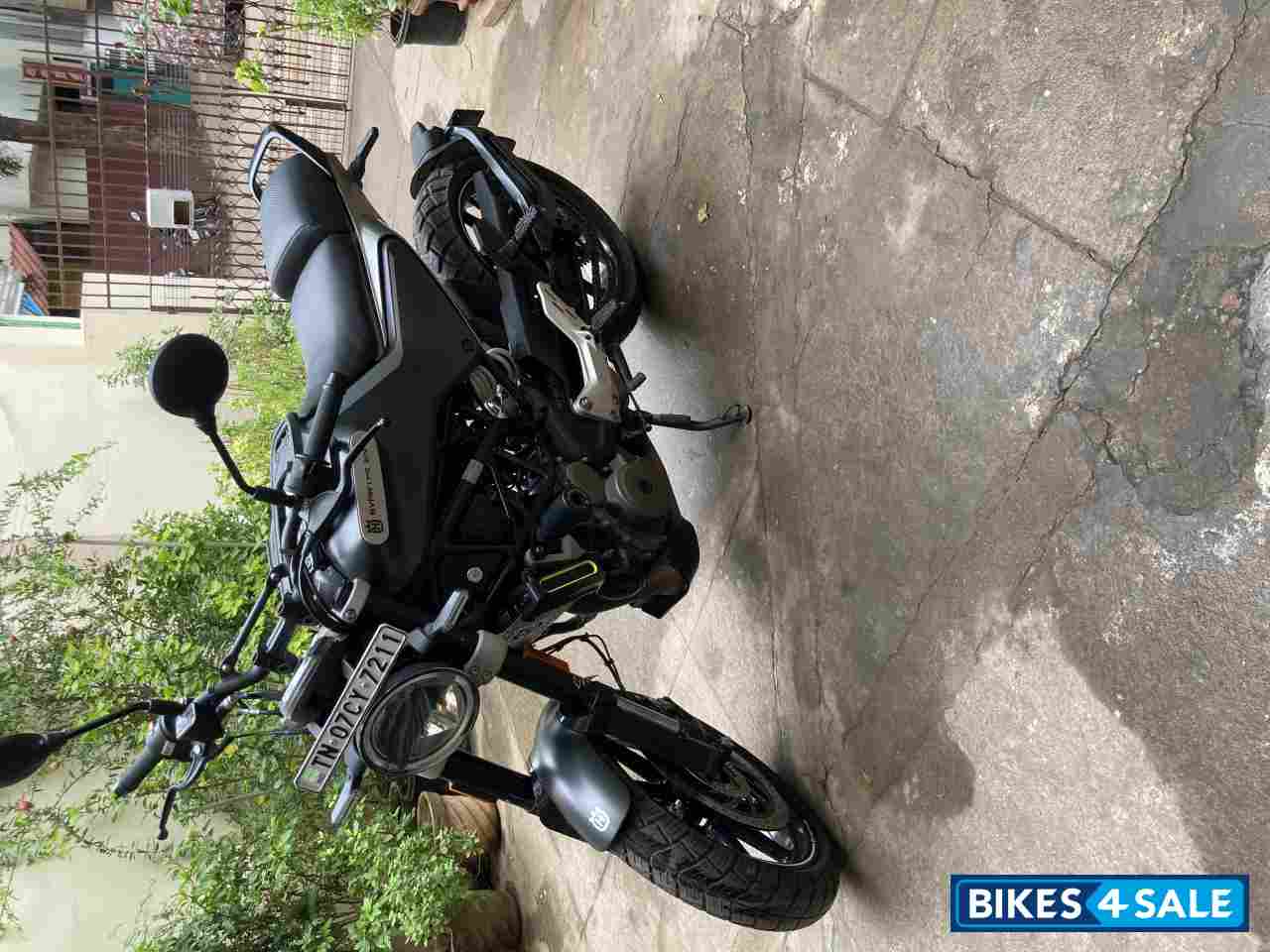 Grey Husqvarna Svartpilen Svartpilen 2021