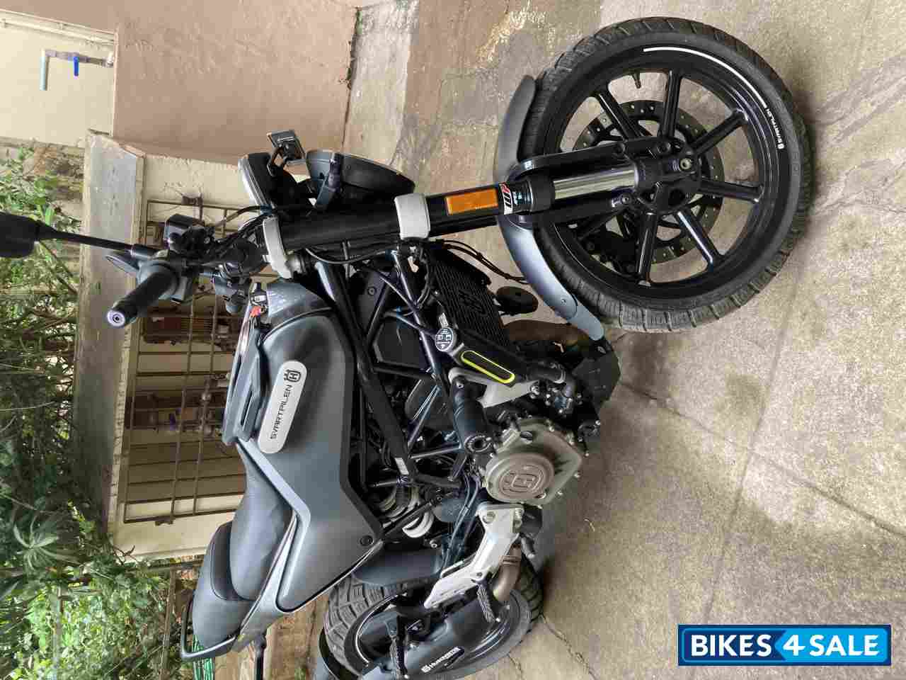 Grey Husqvarna Svartpilen Svartpilen 2021