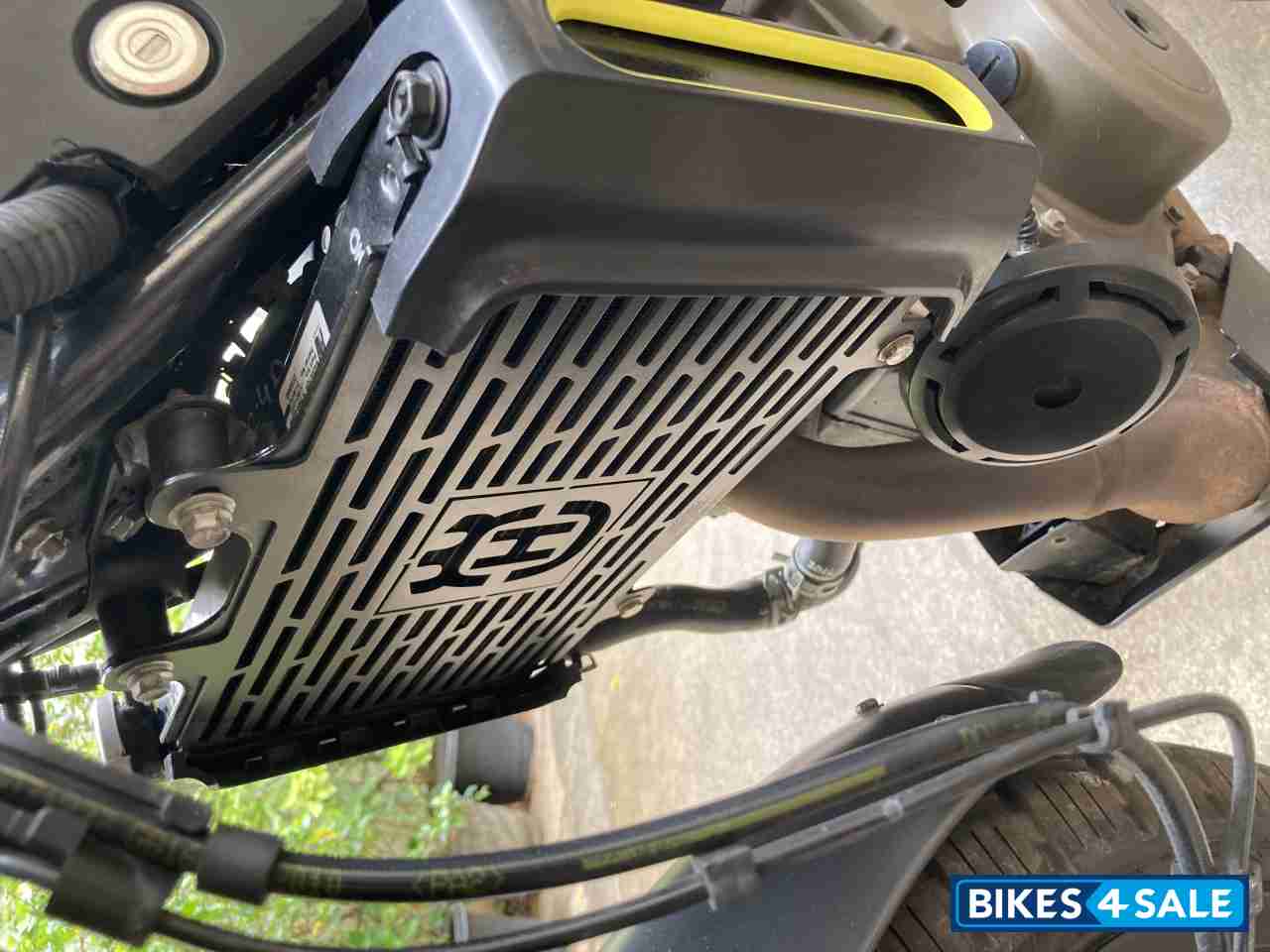 Grey Husqvarna Svartpilen Svartpilen 2021