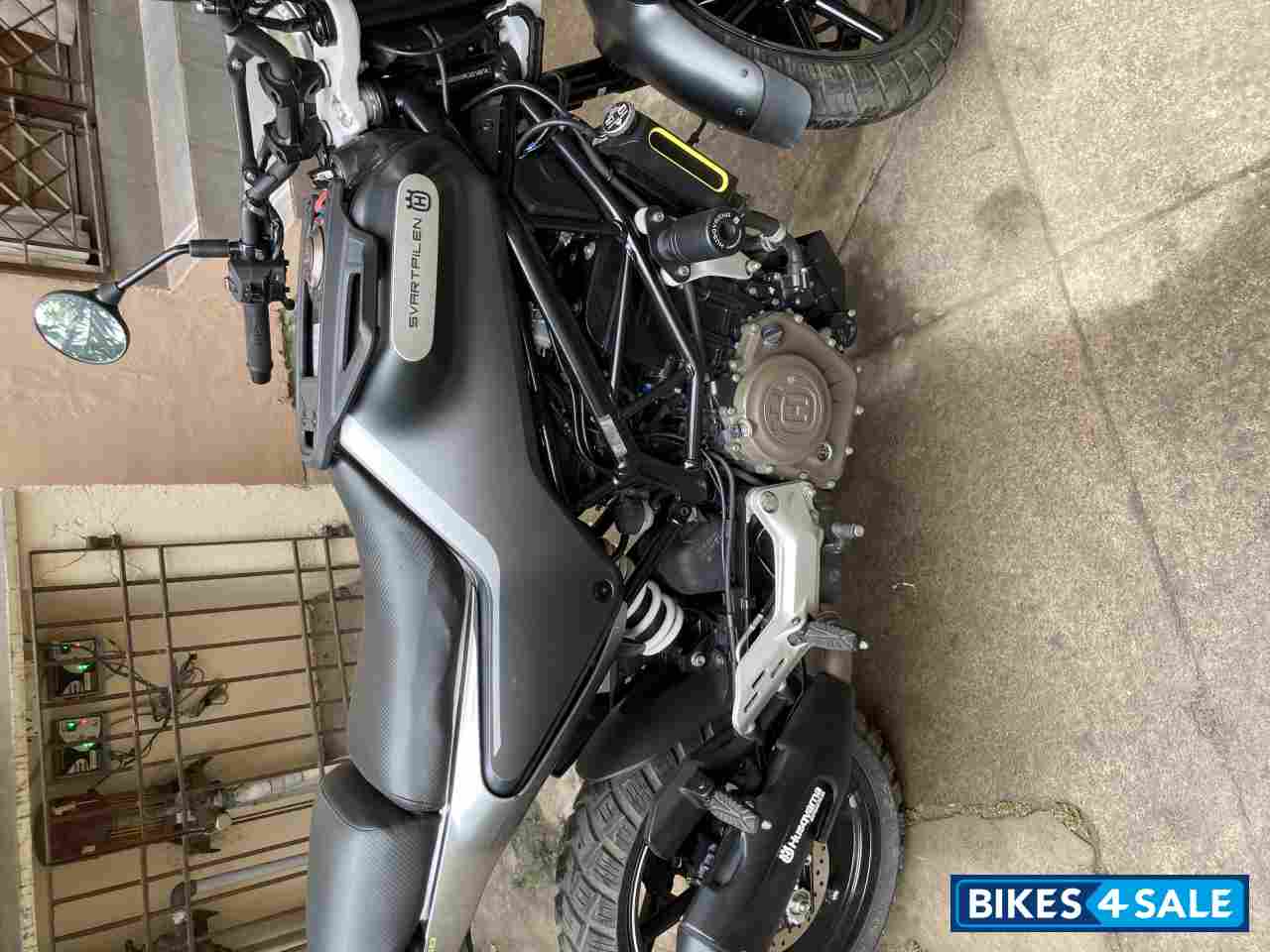 Grey Husqvarna Svartpilen Svartpilen 2021