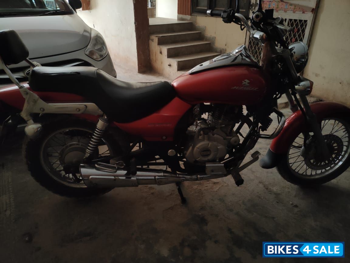 Bajaj Avenger 220 DTS-i