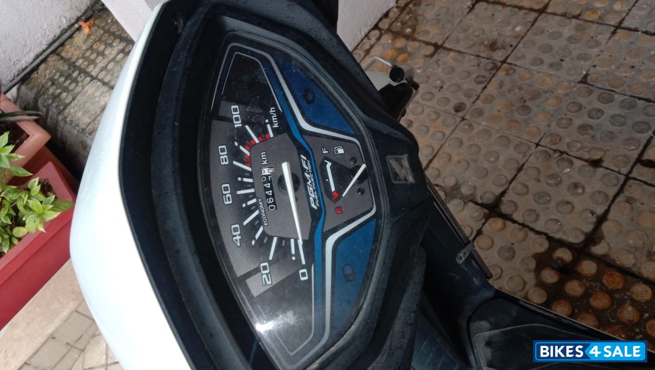 Pearl Precious White Honda Activa 6G