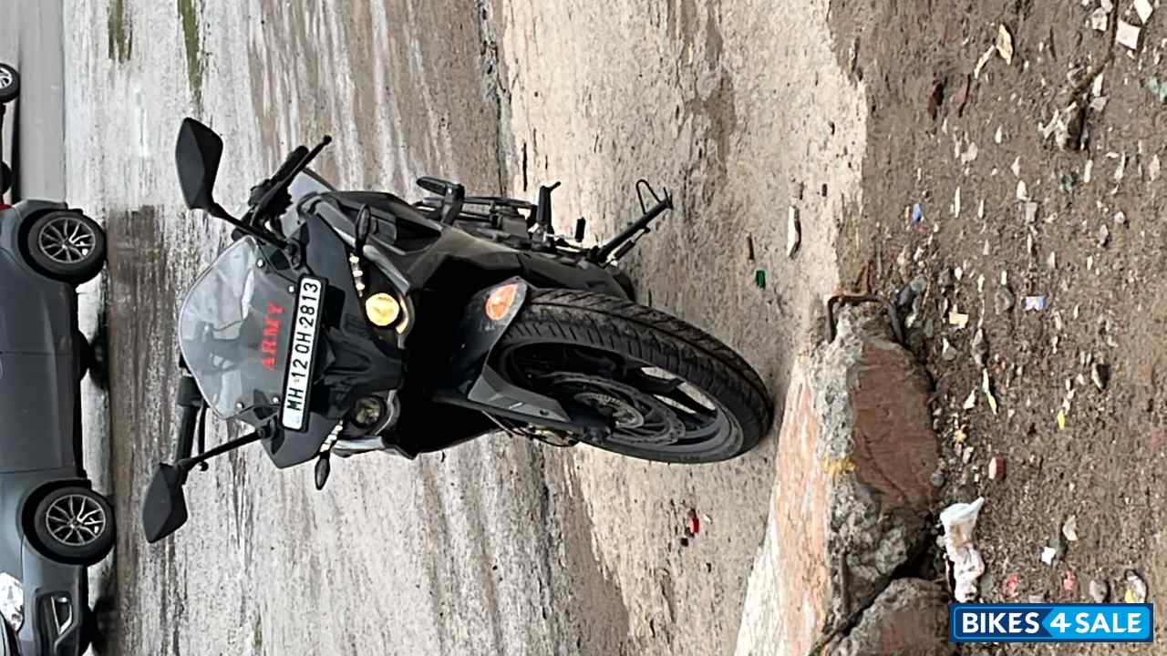 Bajaj Pulsar RS 200 ABS