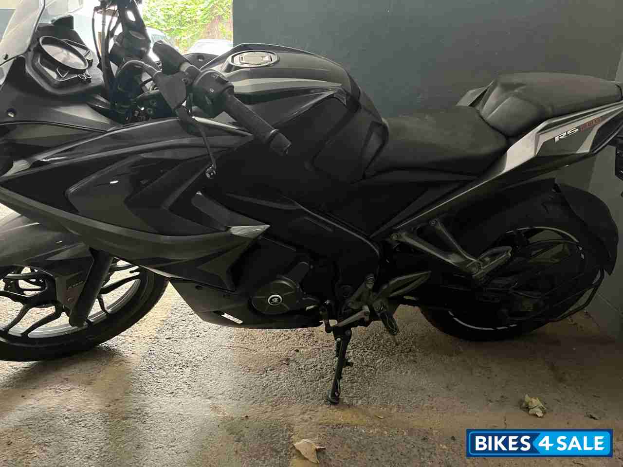 Bajaj Pulsar RS 200 ABS