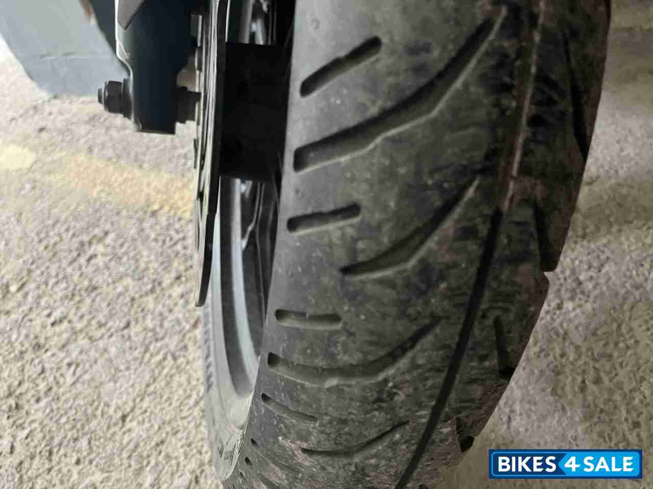 Bajaj Pulsar RS 200 ABS