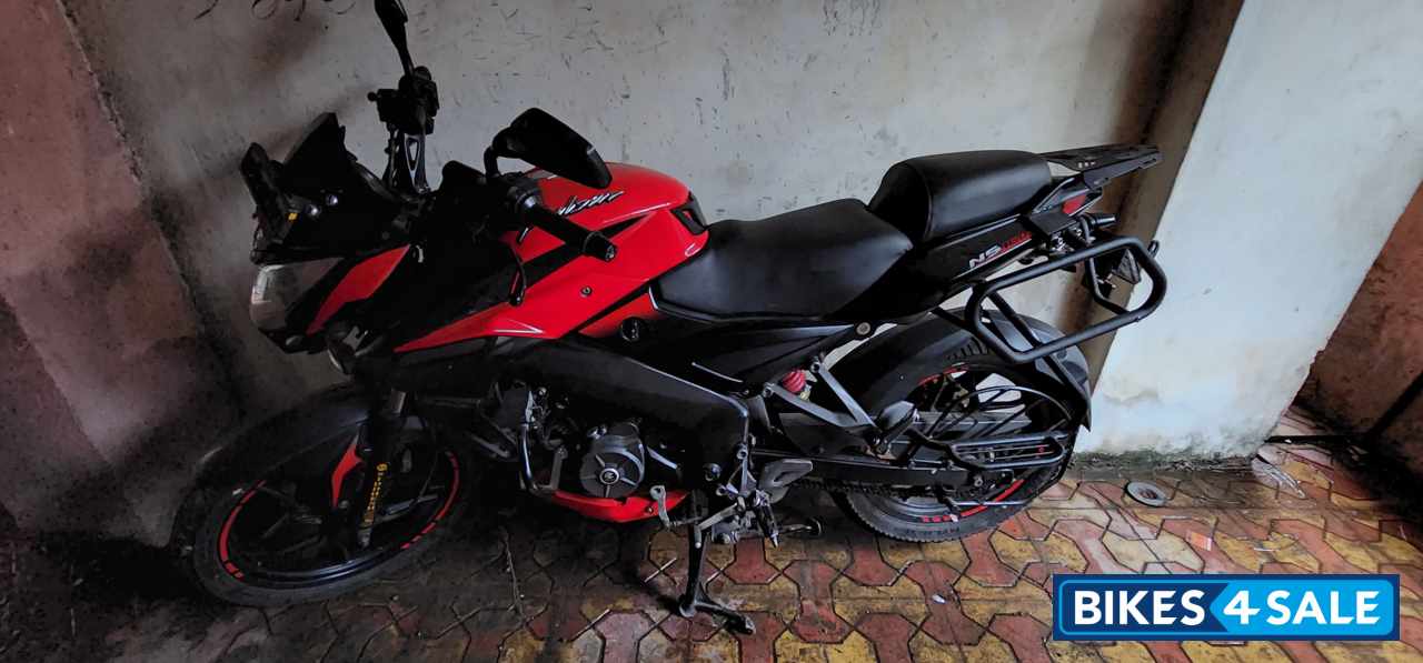 Red Bajaj Pulsar NS 160