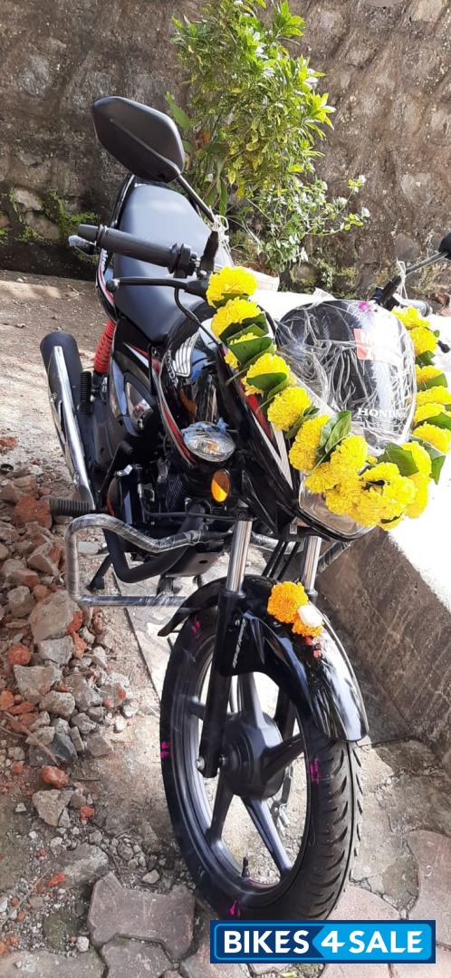 Black Honda CB Shine