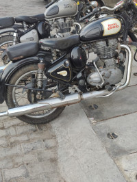 Black Royal Enfield Classic 500